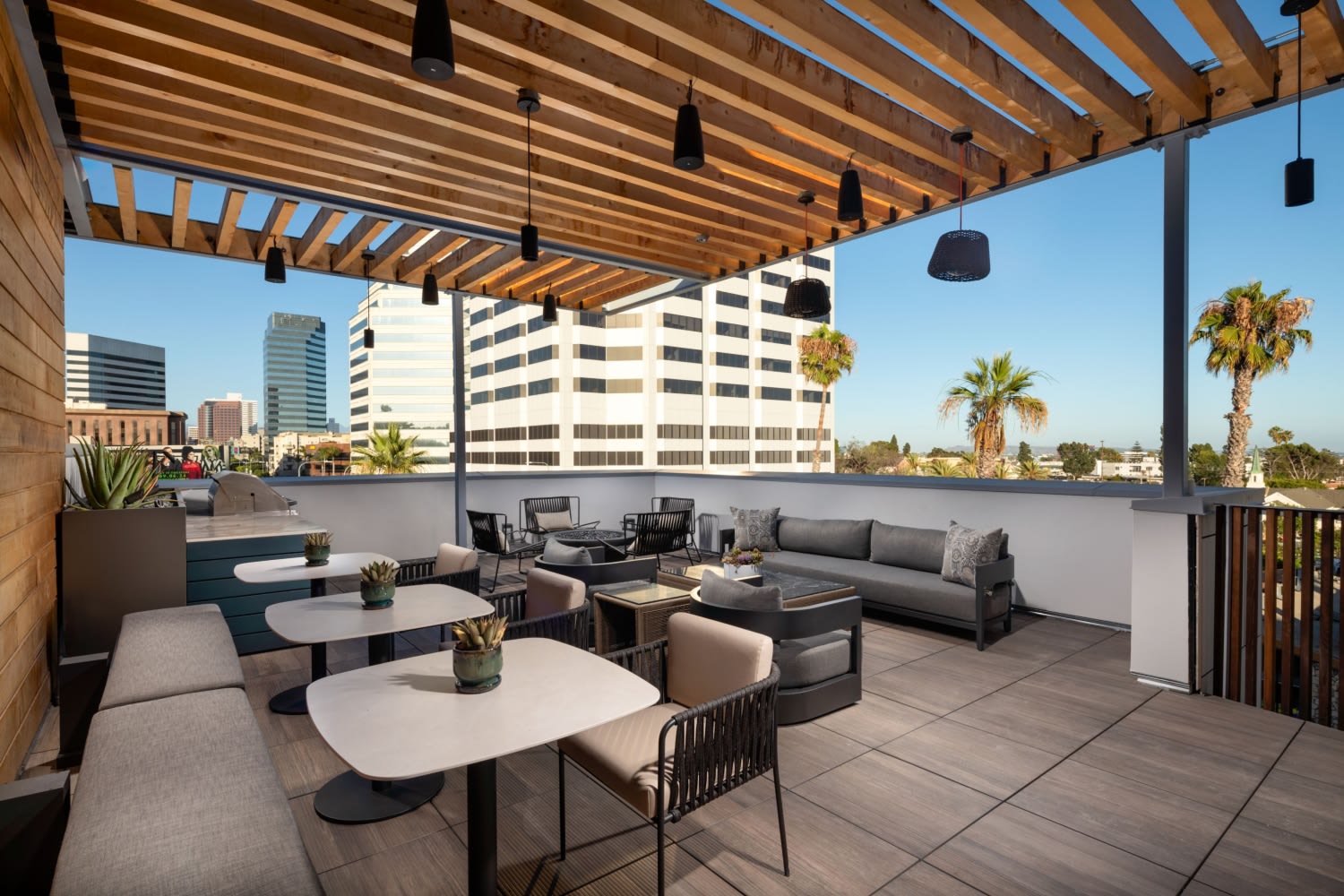 Evani 3223 Wilshire – photo 2