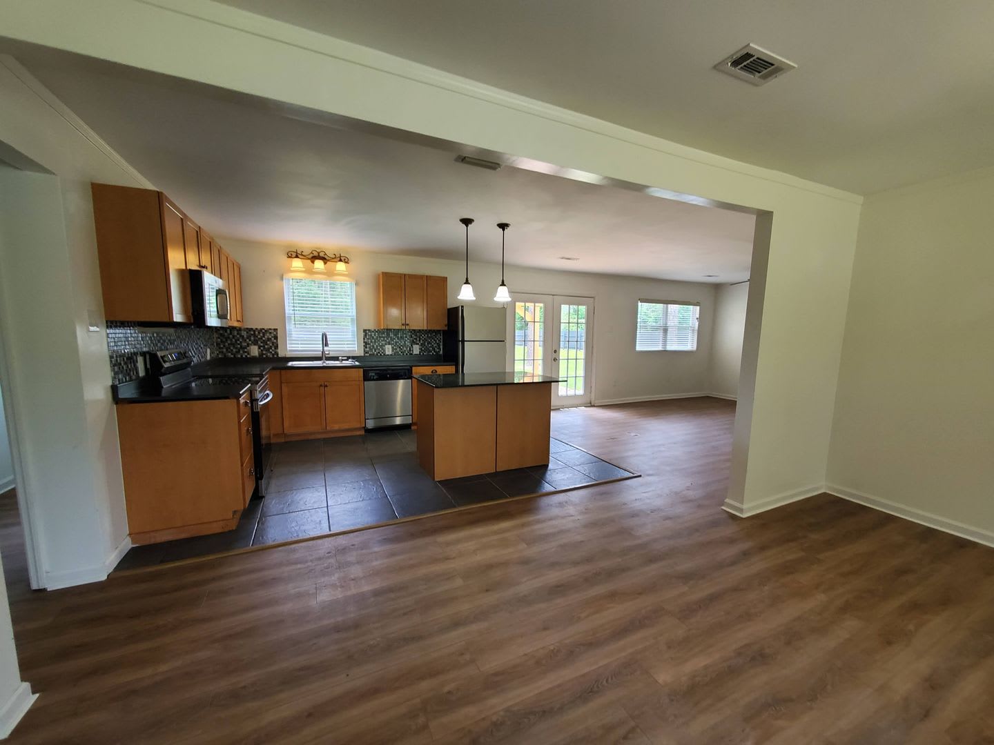 500 Move In Discount Spacious 4Br 2Ba Home With Brick Exterior Large Open Living Area And Pet Friendly In Valdosta Ga – photo 2