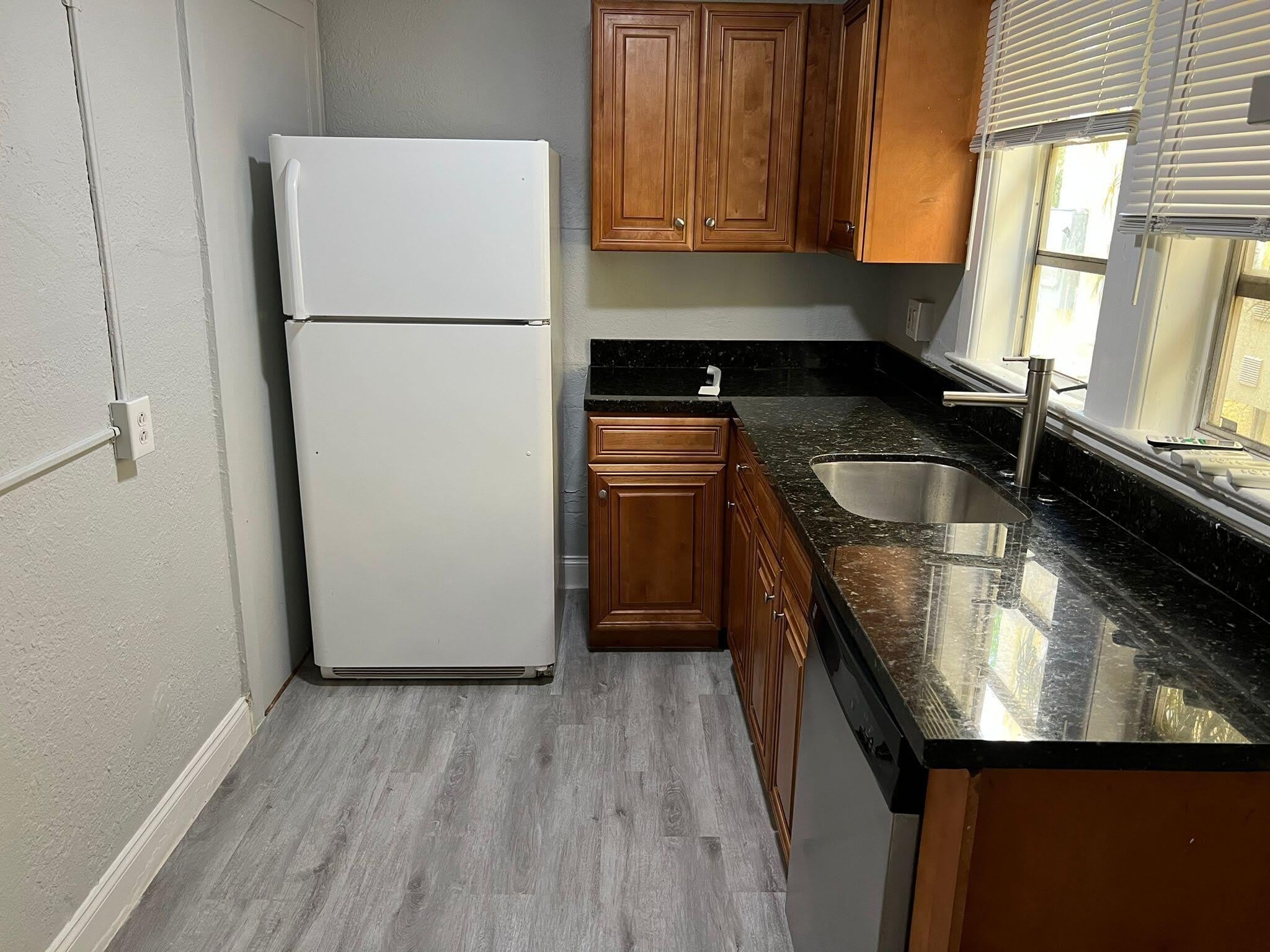 1852 Washington Street – photo 2