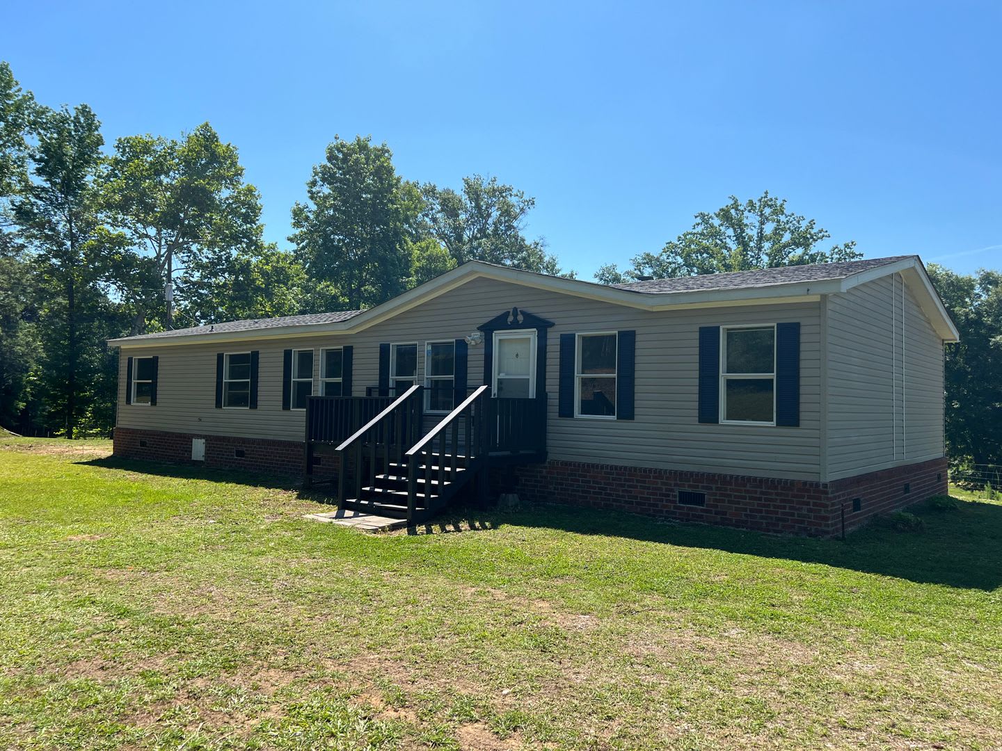 Nice 3 Bedroom 2 Bath Available Now! Schedule your tour and Apply today! – photo 1