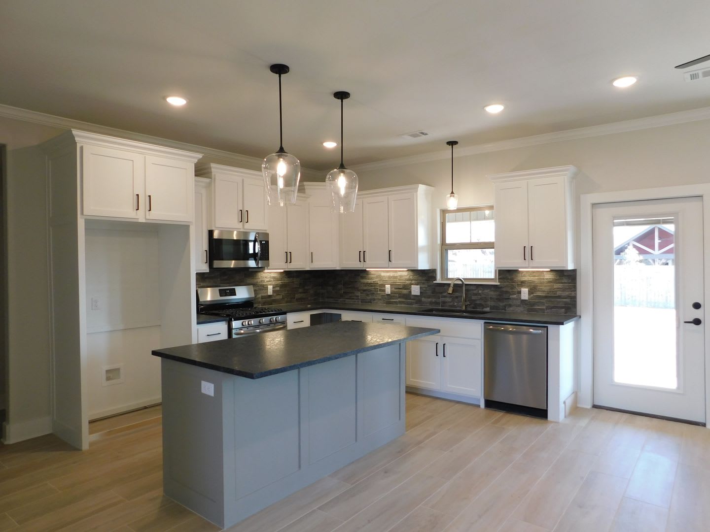 Executive Home for Lease Near Arkansas College of Osteopathic Medicine – photo 4