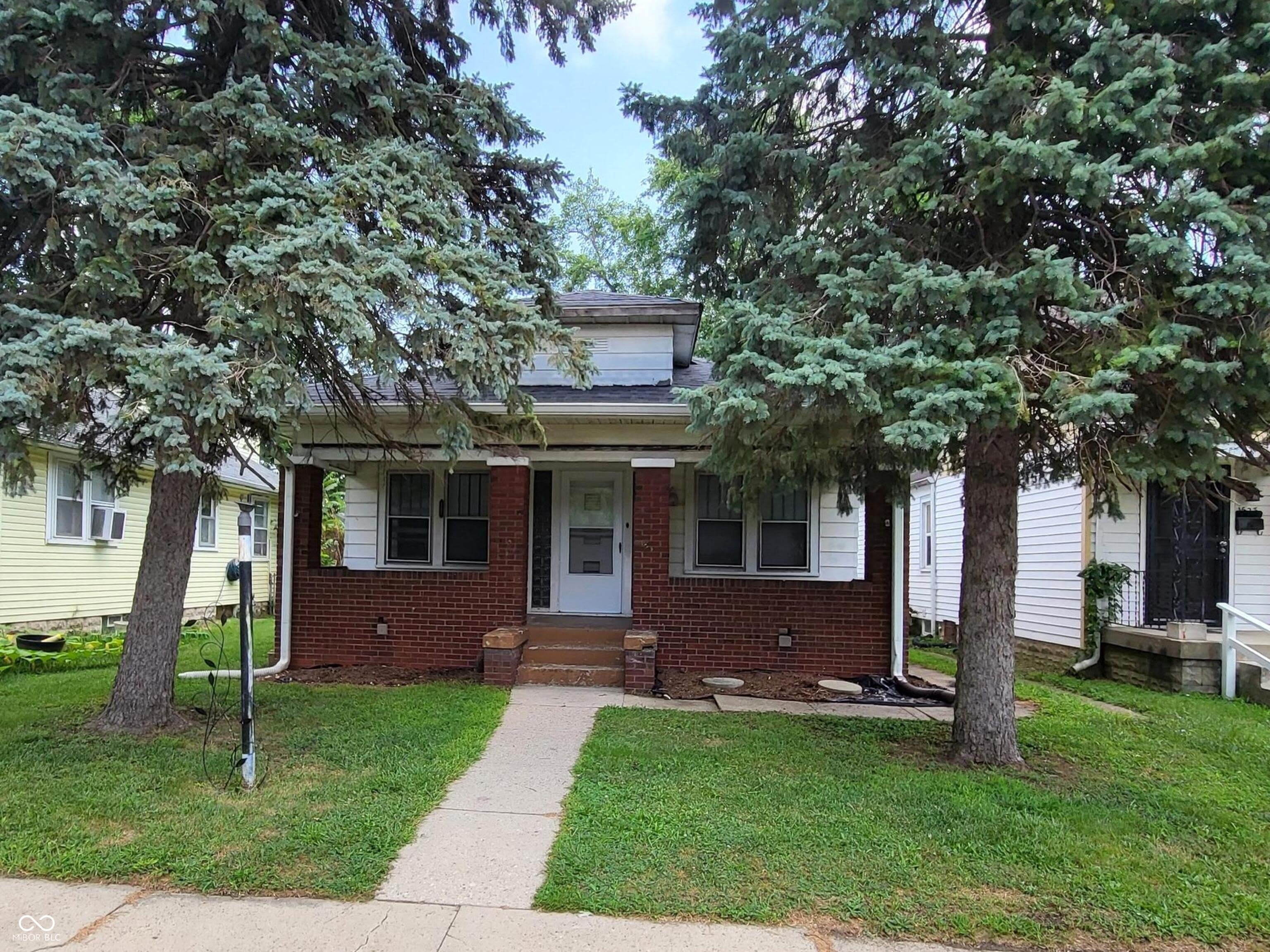 1527 N Chester Avenue – photo 1