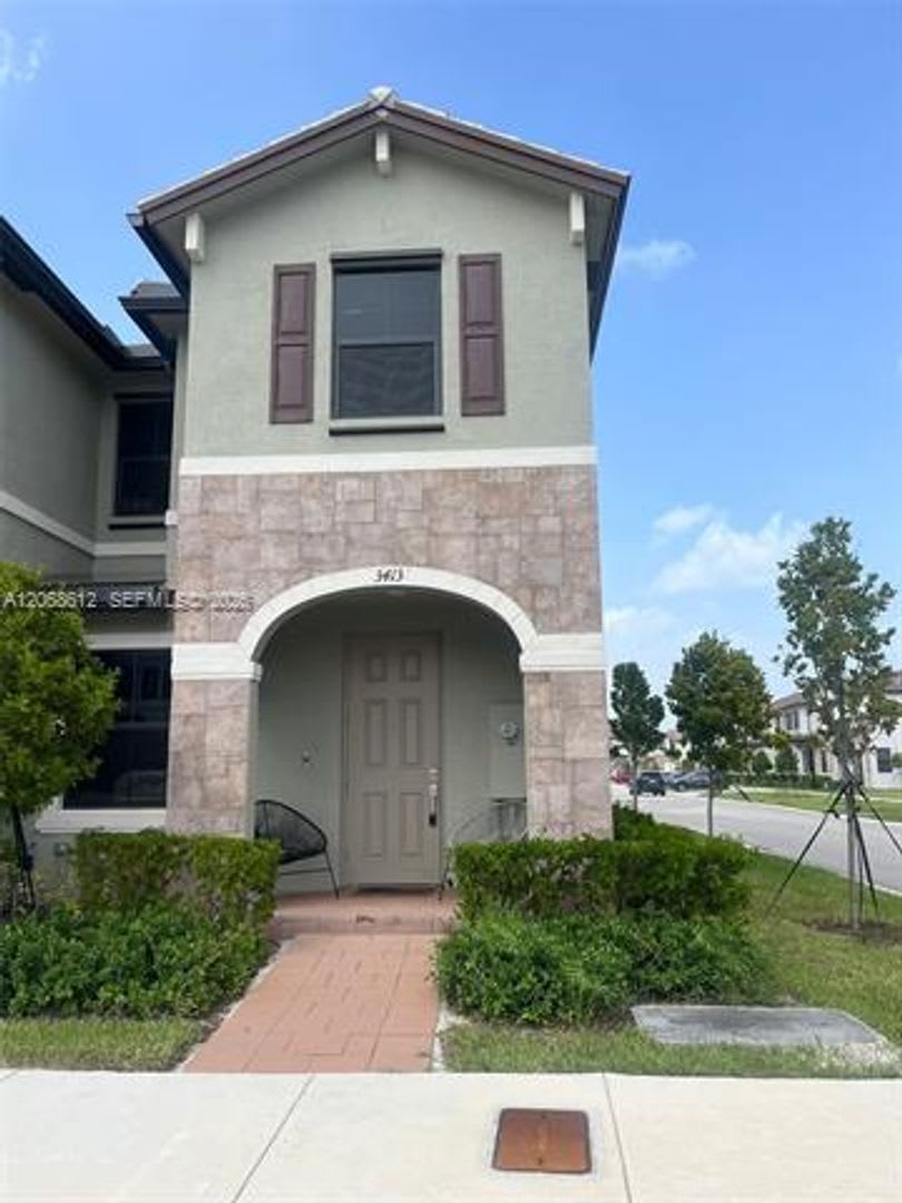 3413 W 113th St th 3413, Hialeah, FL 33018 – photo 2