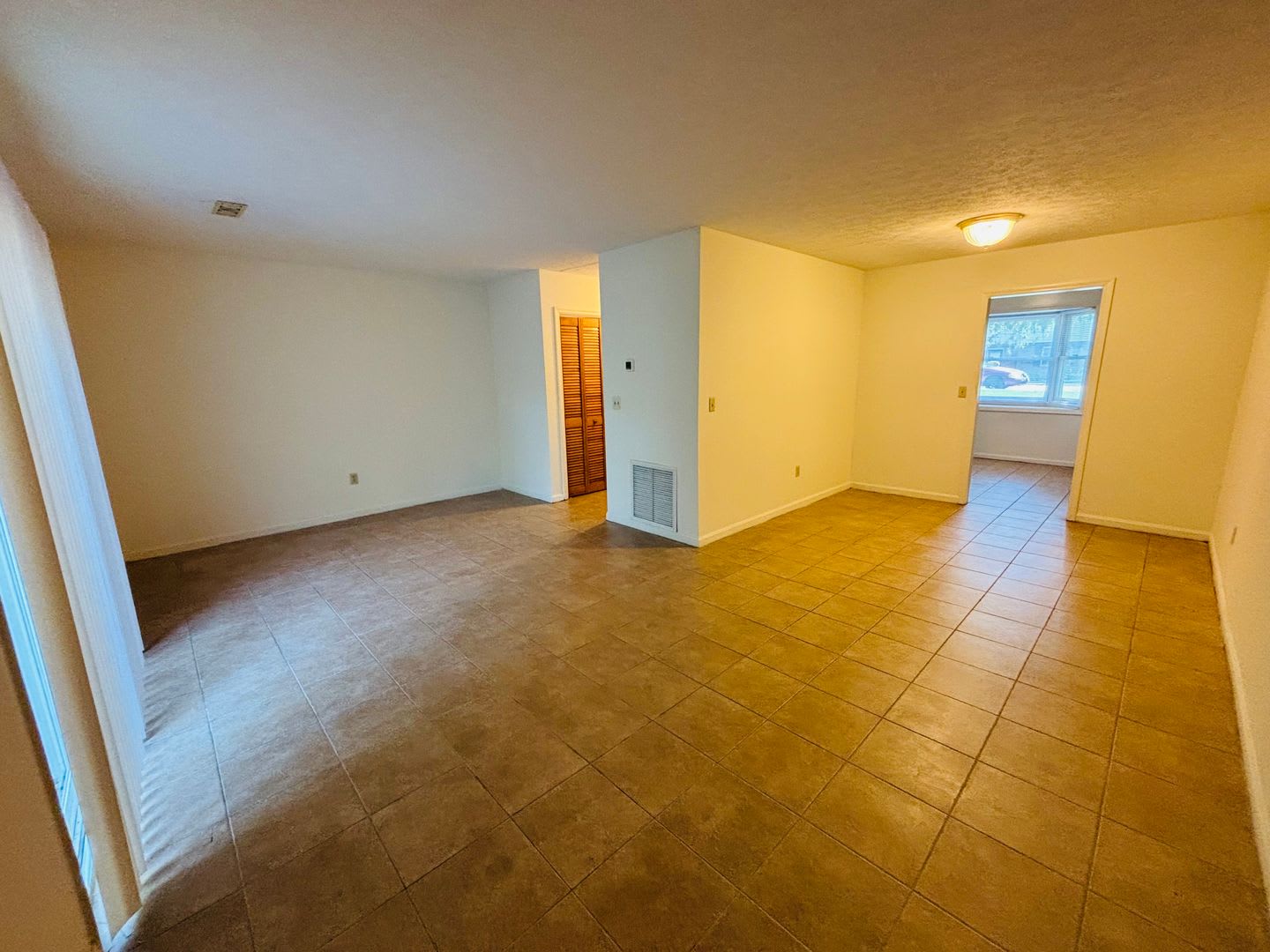 3 Bedroom 2.5 Half Bath Townhouse – photo 5