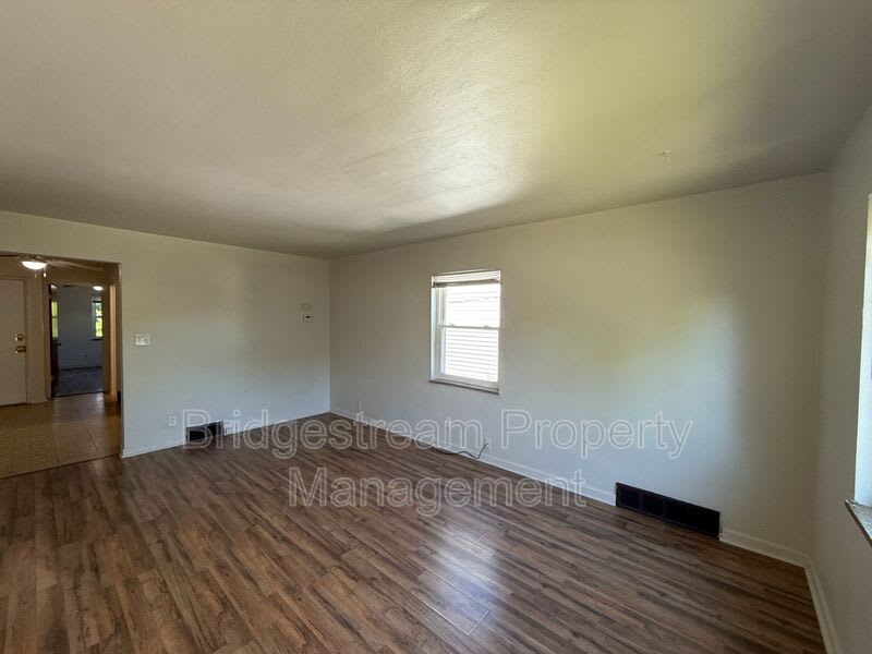 68 Knecht Dr – photo 2