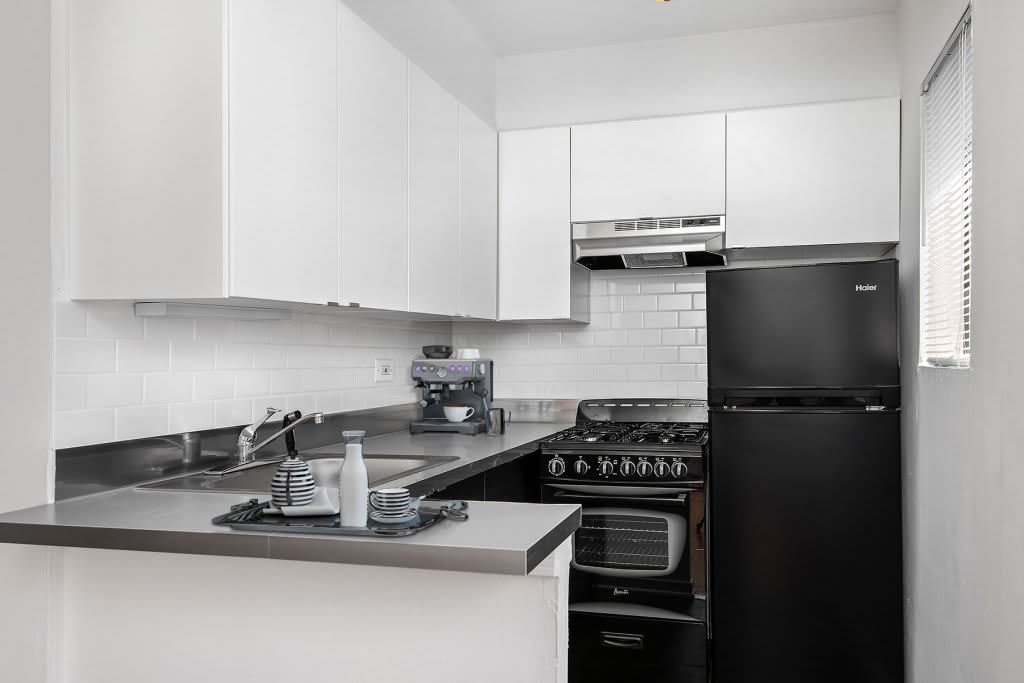 450 West Melrose – photo 3