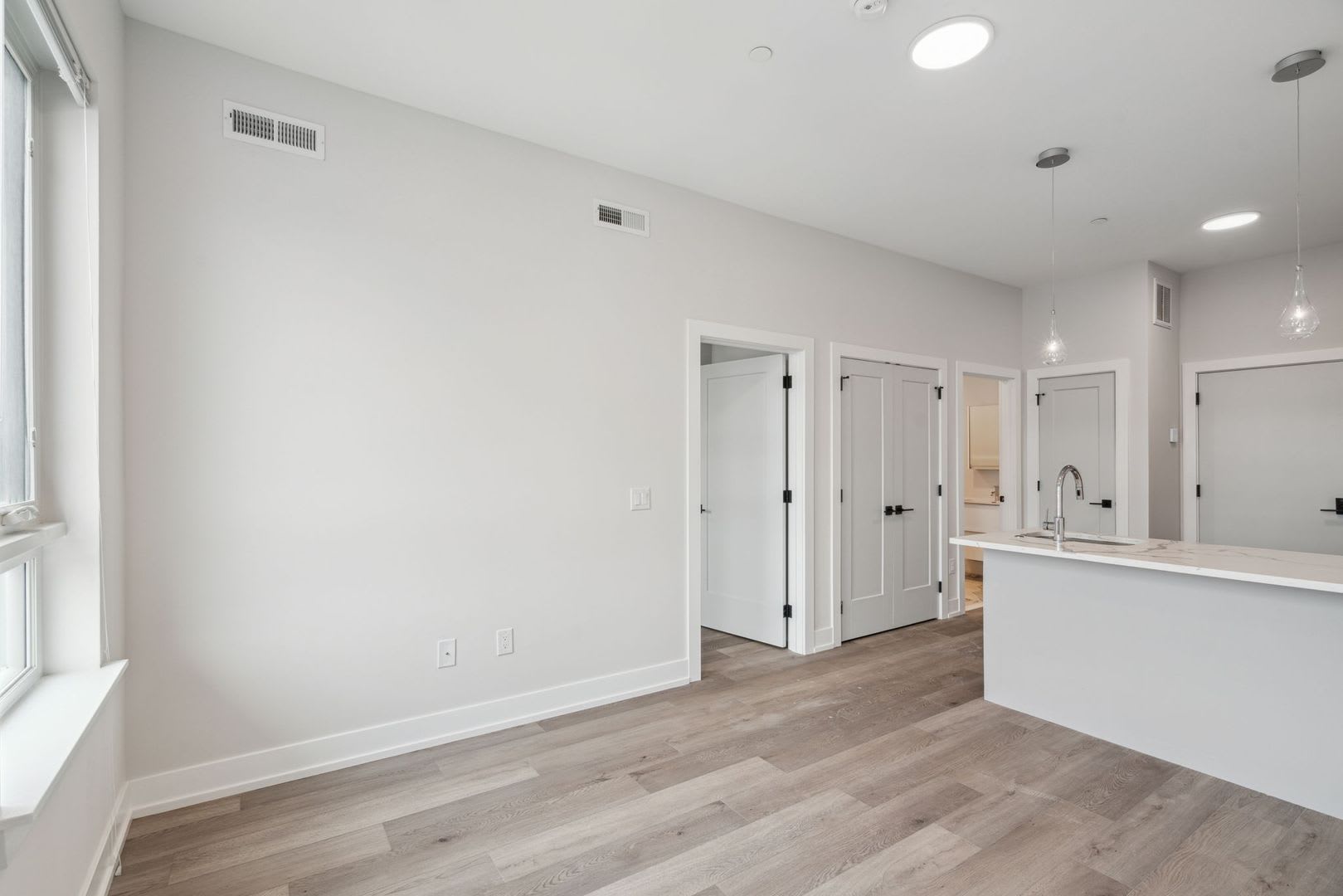 342 W Girard Avenue – photo 3