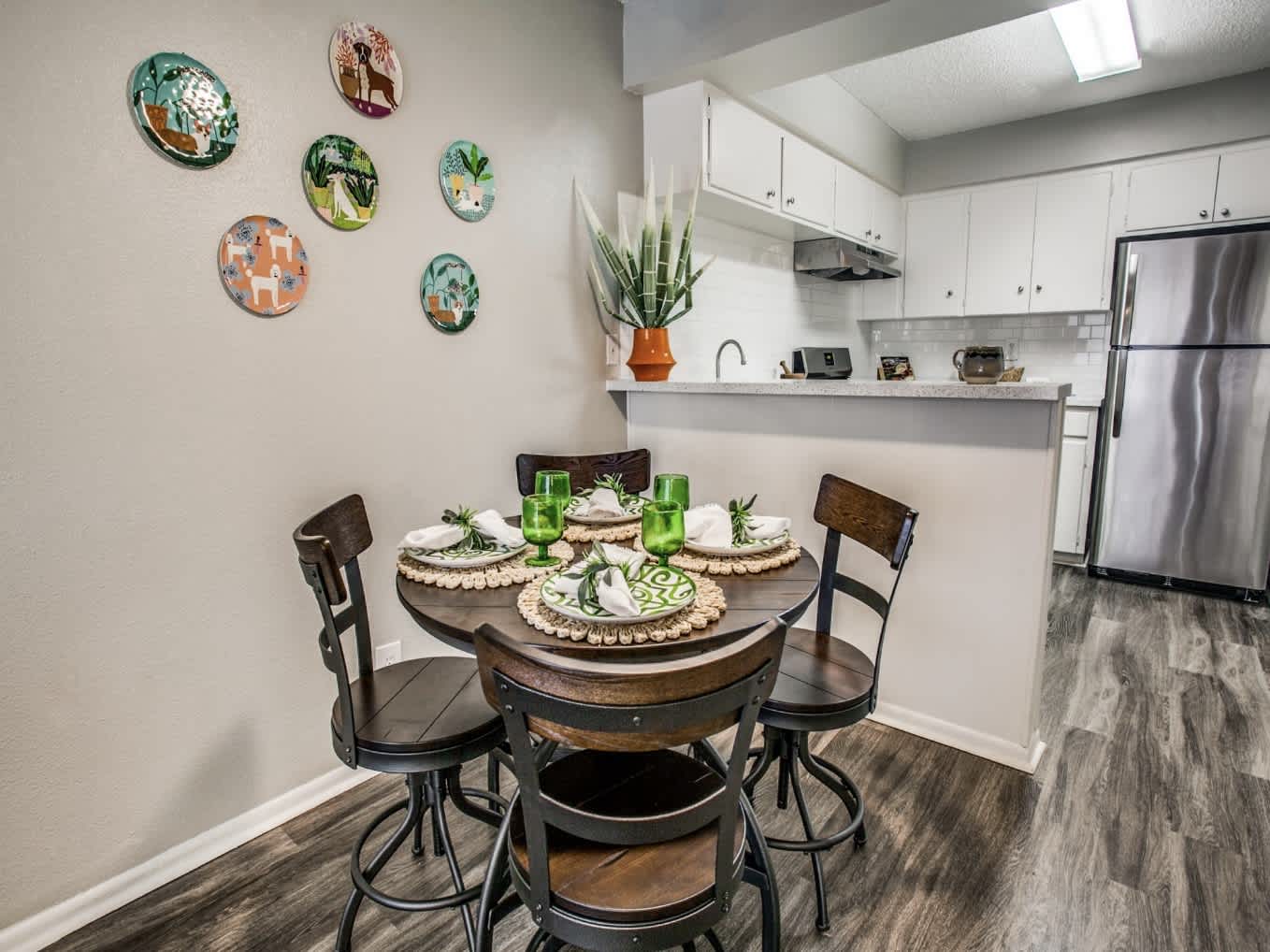 Village Oaks Apartments – photo 2
