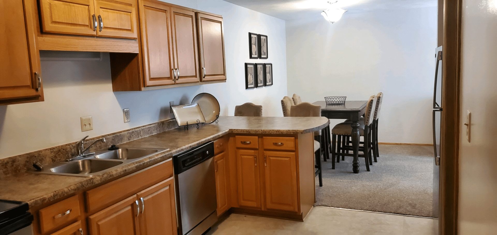Oak Grove Apartments – photo 2