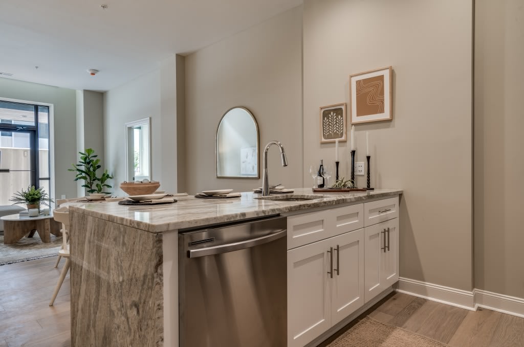 Eight West Third Apartments – photo 4