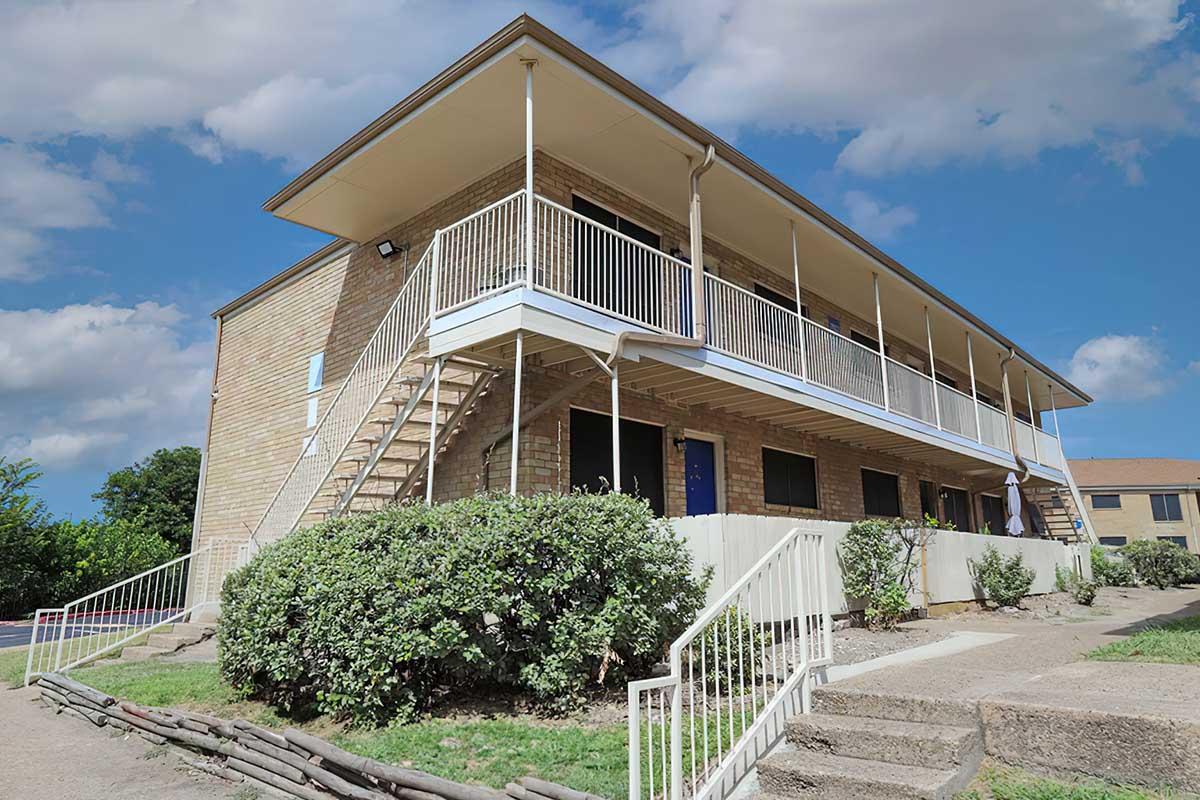 Woodgate Apartments – photo 1
