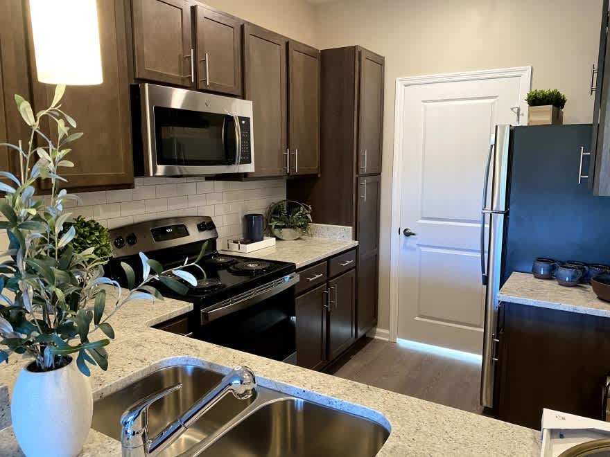 Graybrook & Graycroft Apartments – photo 1