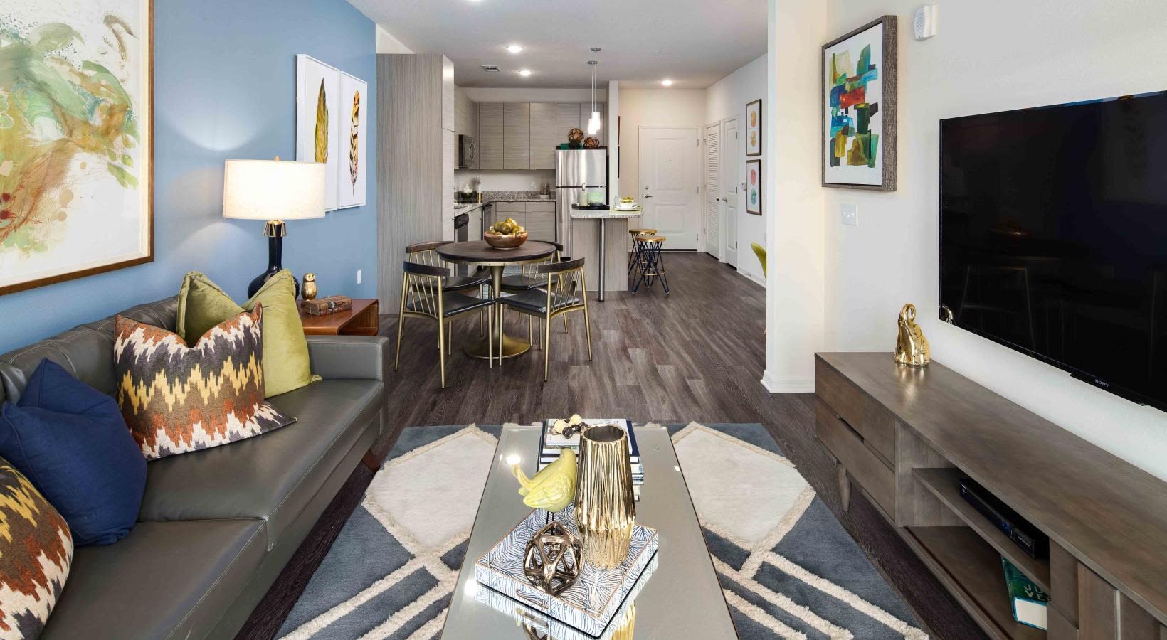 M South – photo 4