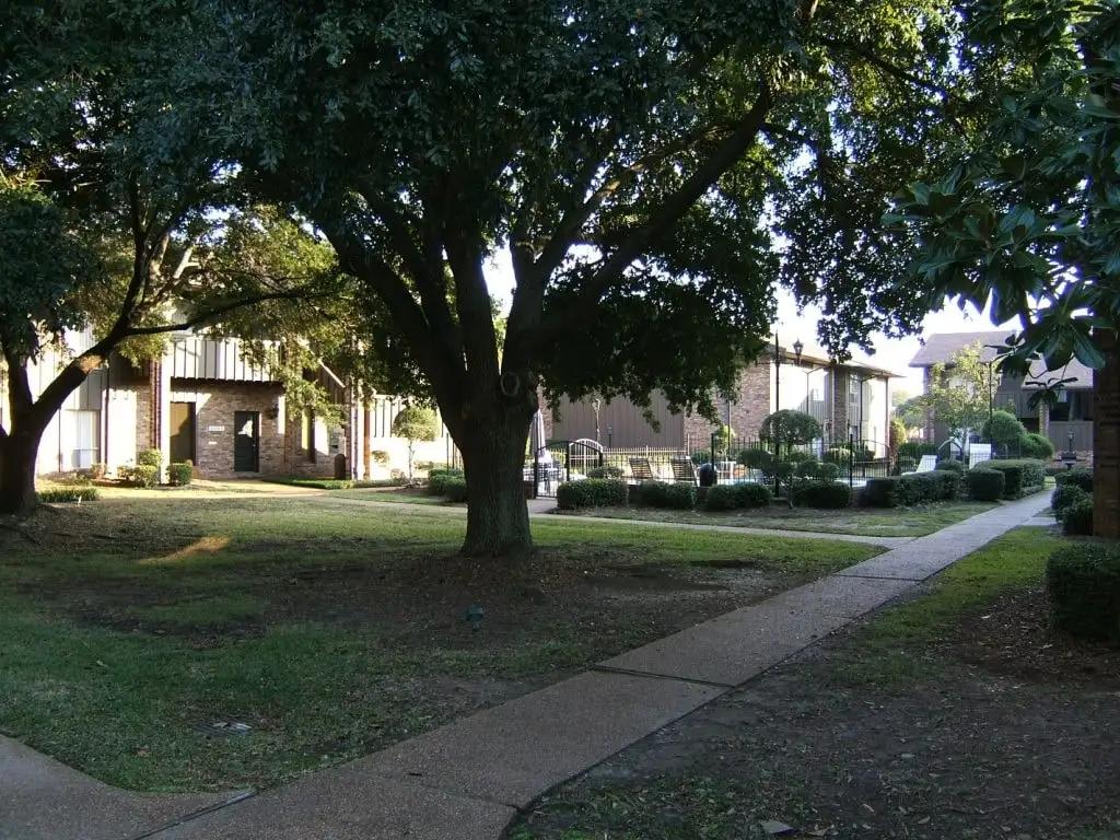Willow Creek Apartments – photo 5