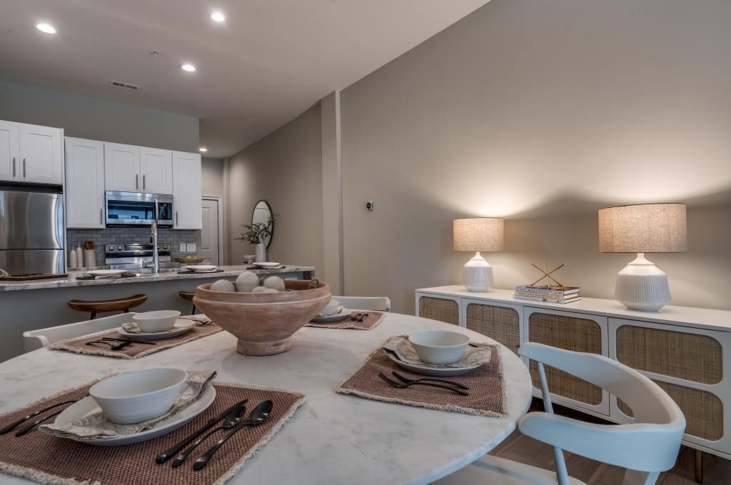 Eight West Third Apartments – photo 1