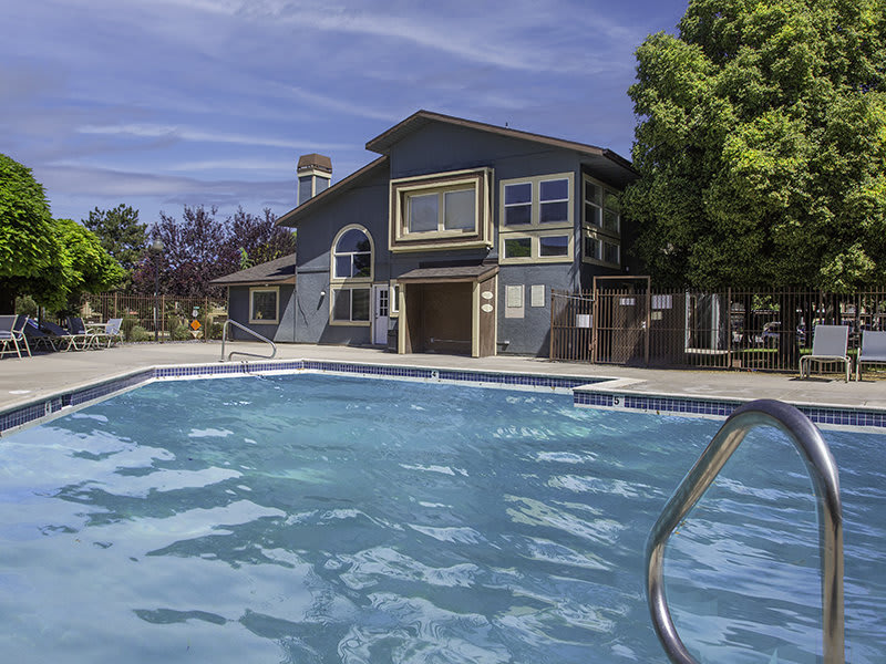 Mountain Shadows Apartments – photo 2