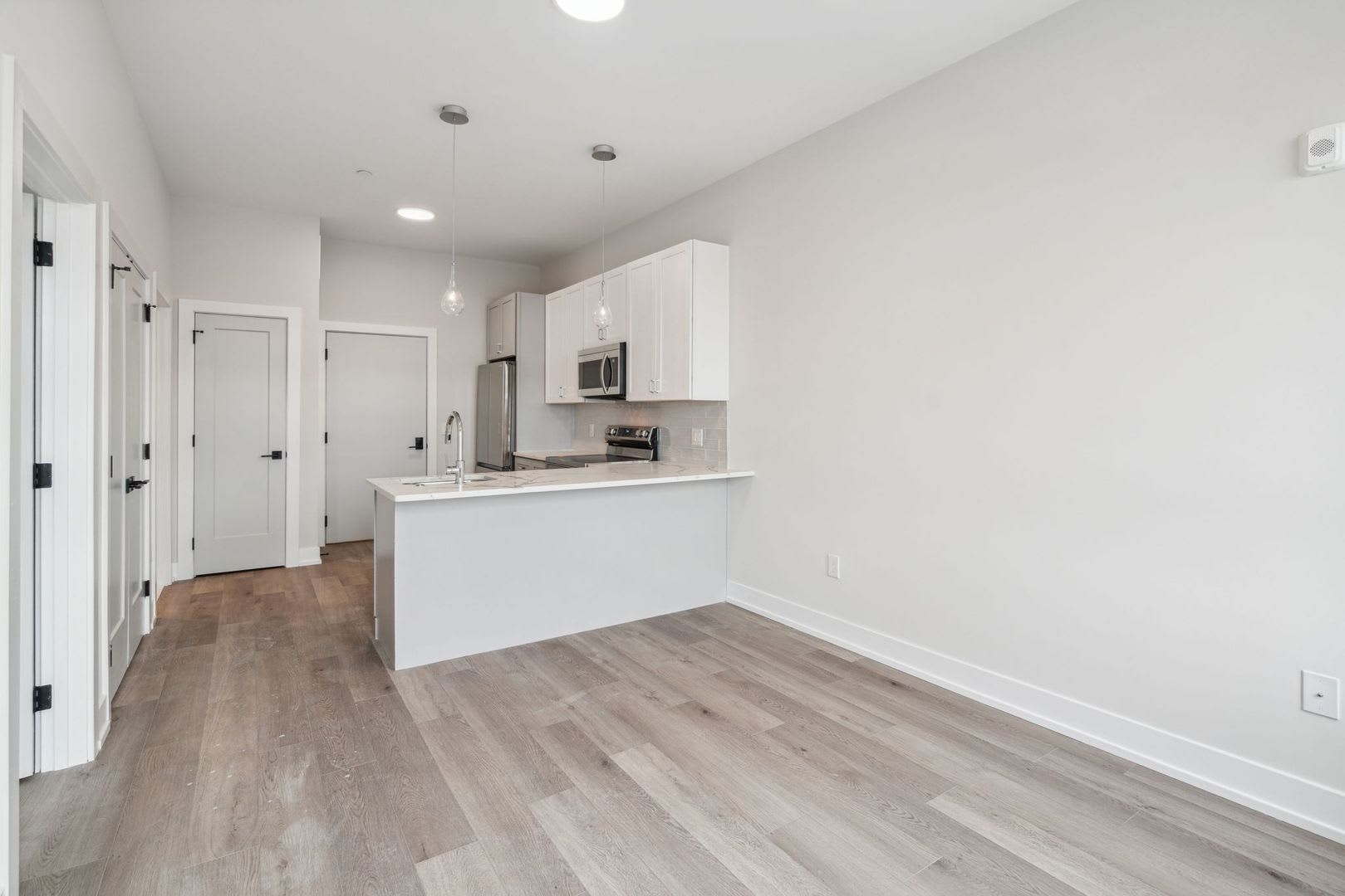 342 W Girard Avenue – photo 1