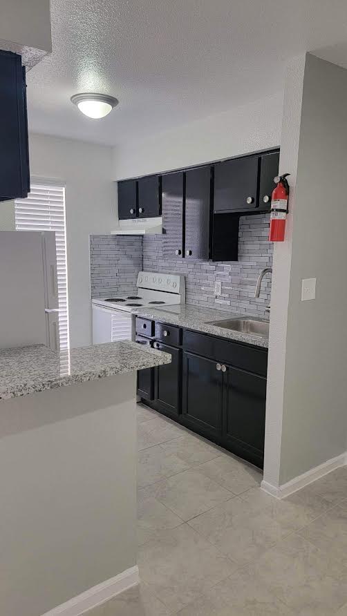 Colonial Woods Apartments – photo 2