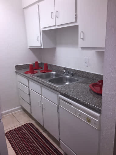 Inglewood Village Apartments – photo 2
