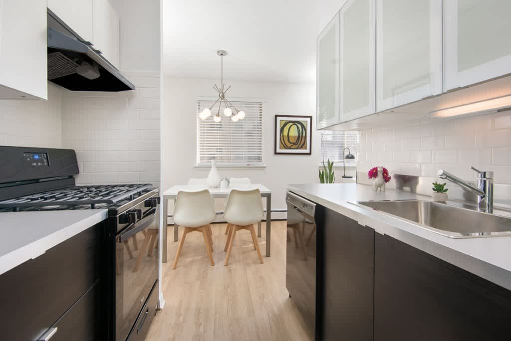 455 West Wellington – photo 2