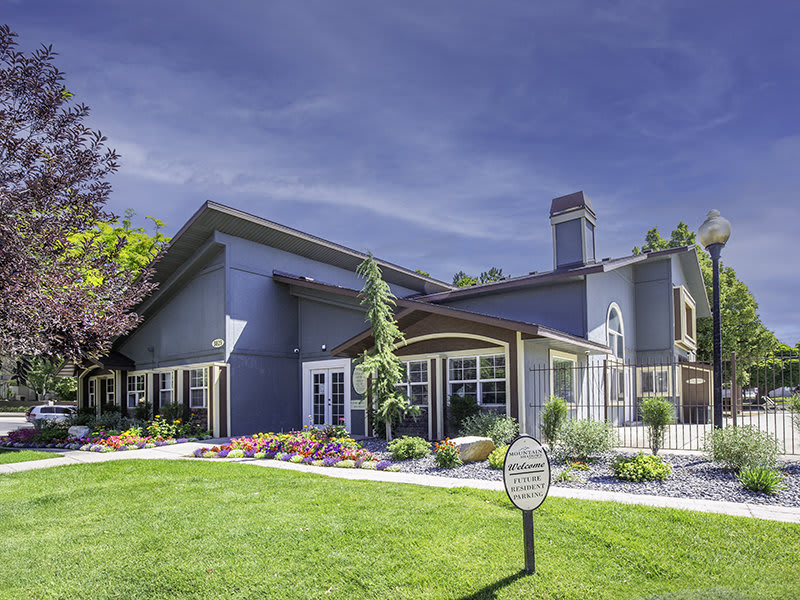 Mountain Shadows Apartments – photo 1