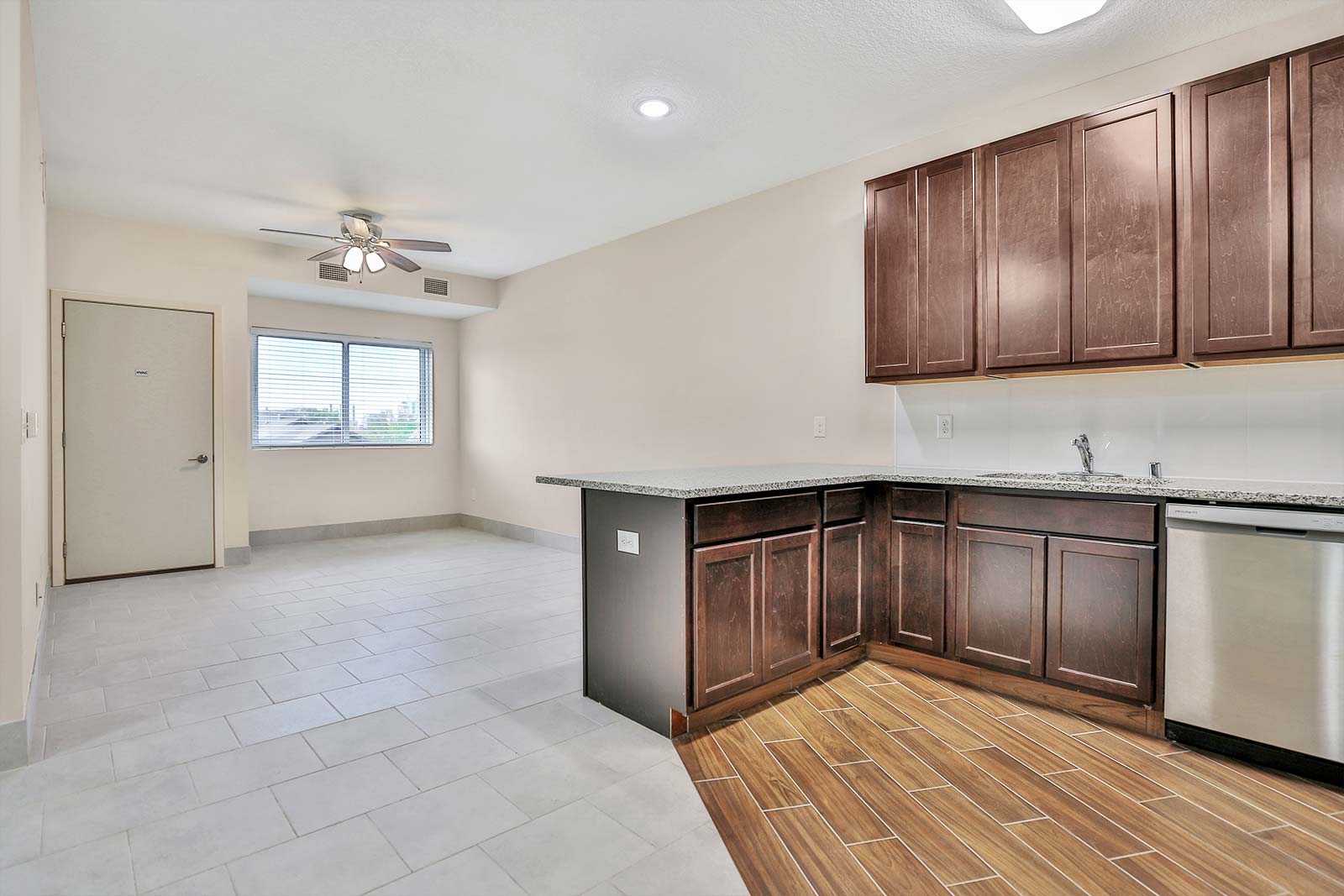 1040 Como Avenue SE – photo 3