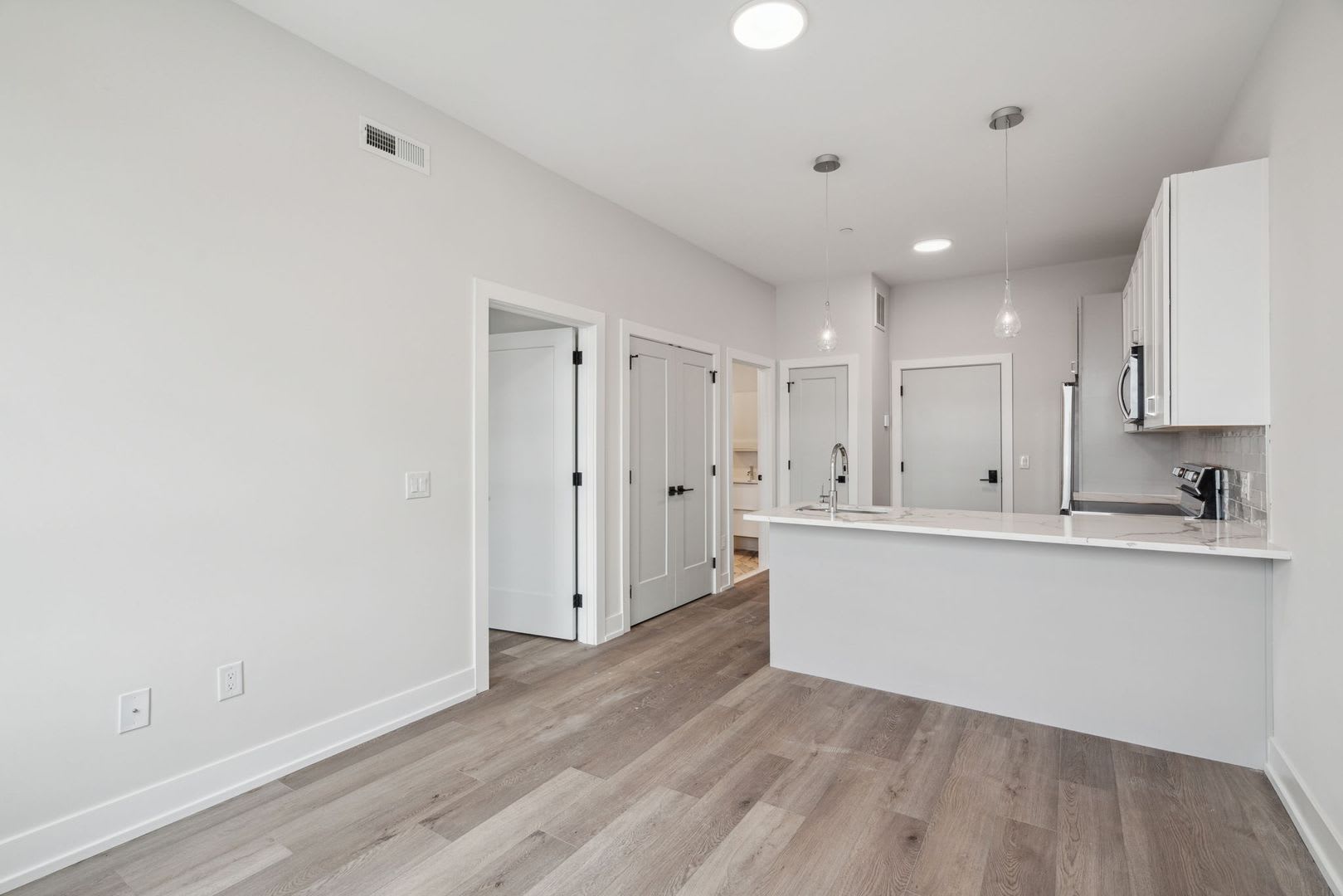 342 W Girard Avenue – photo 2