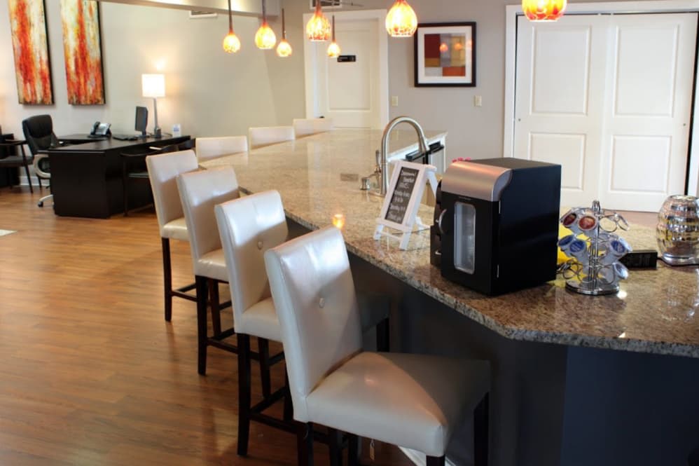 Goldelm at Metropolitan Apartments – photo 4