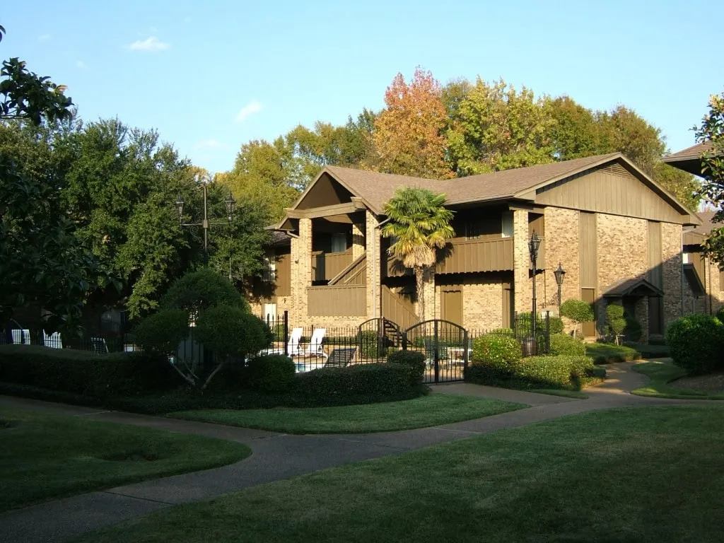 Willow Creek Apartments – photo 4