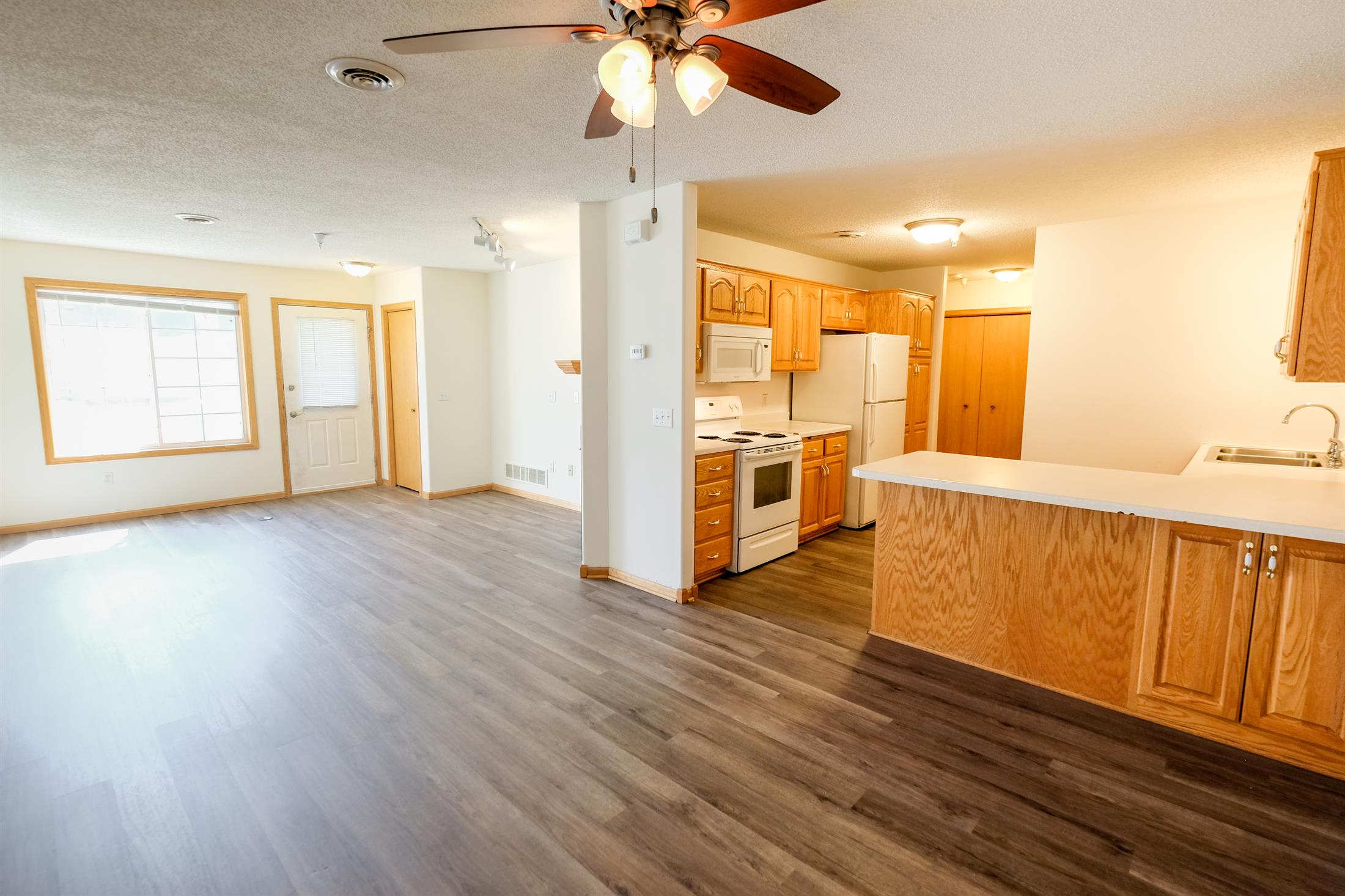 Oak Pointe Townhomes – photo 4