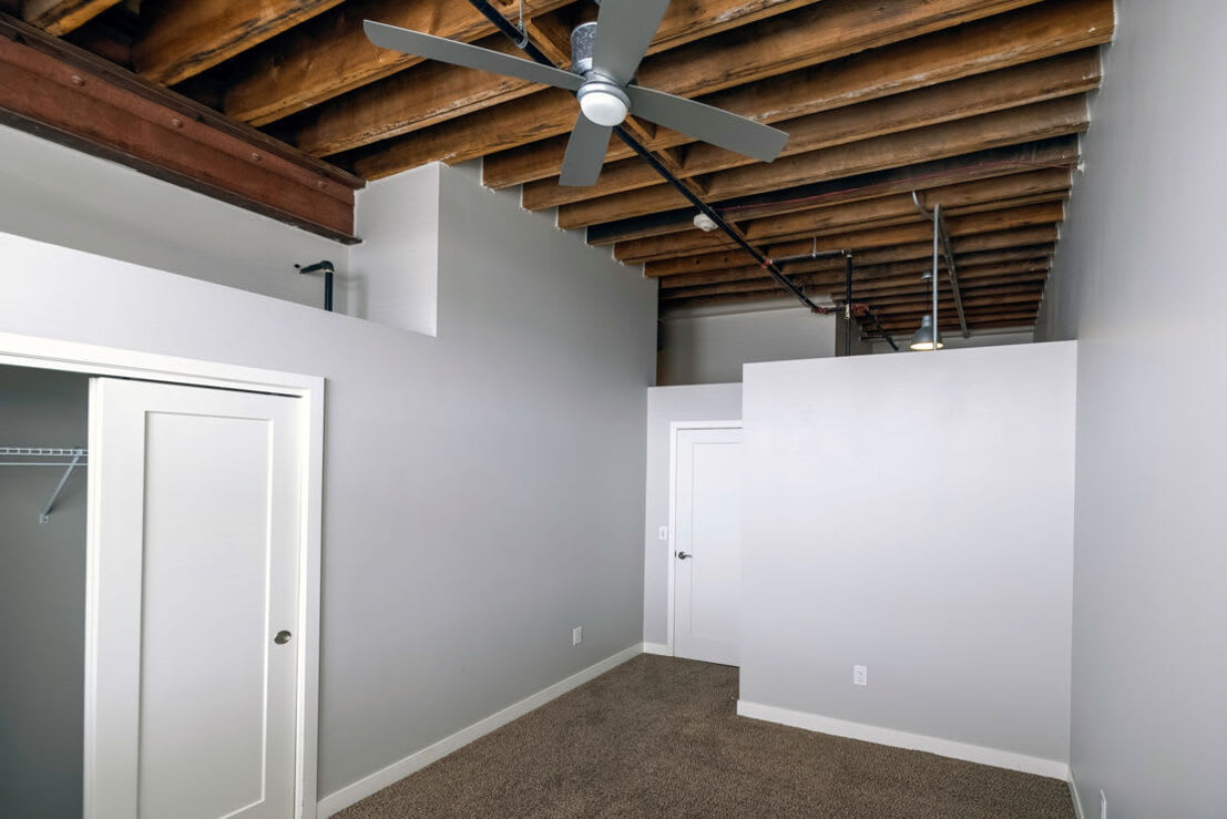 1440 Locust – photo 5