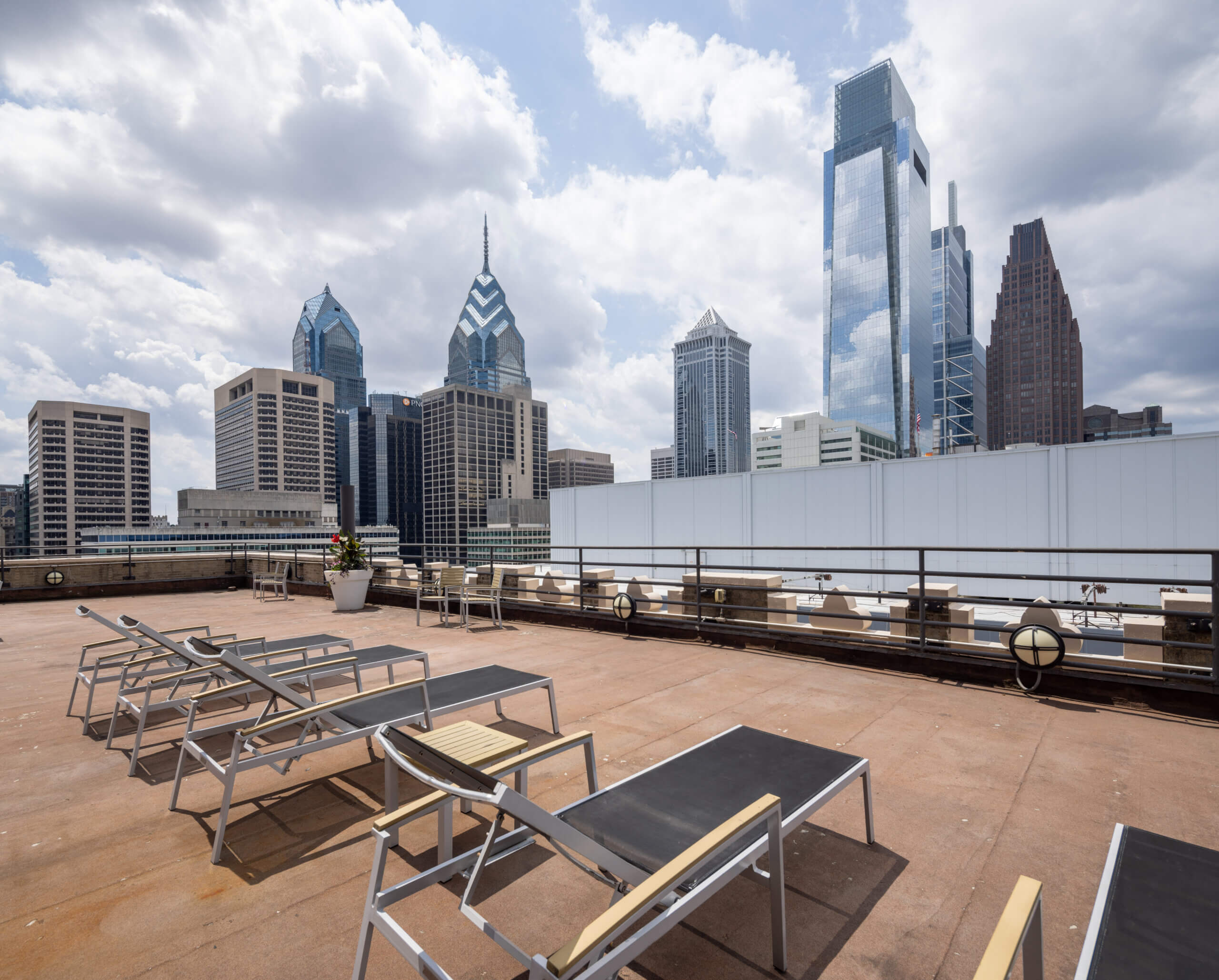 Metropolitan Apartments – photo 2