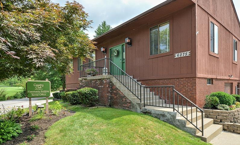 Country Club Apartments – photo 2