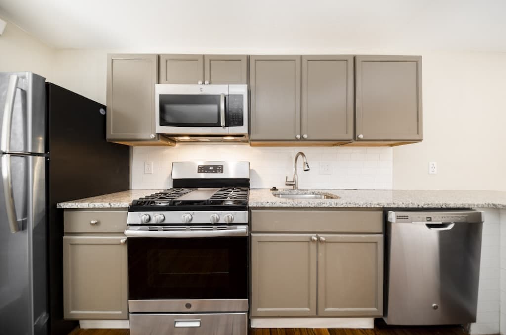 415-417 S 10th – photo 2