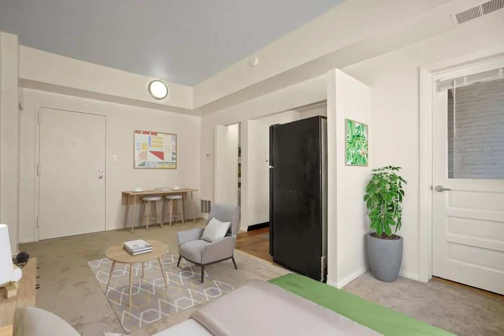 R Street Apartments – photo 5