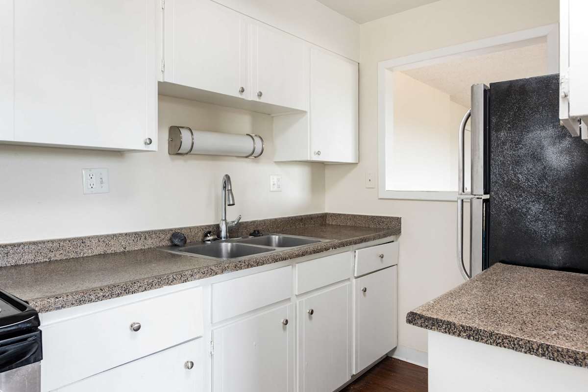 Meridian Garden Apartments – photo 2
