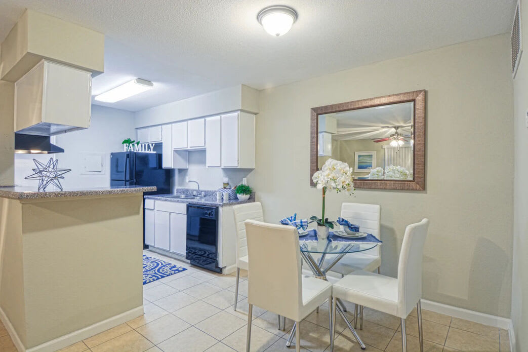 Glen Cove Apartments – photo 2