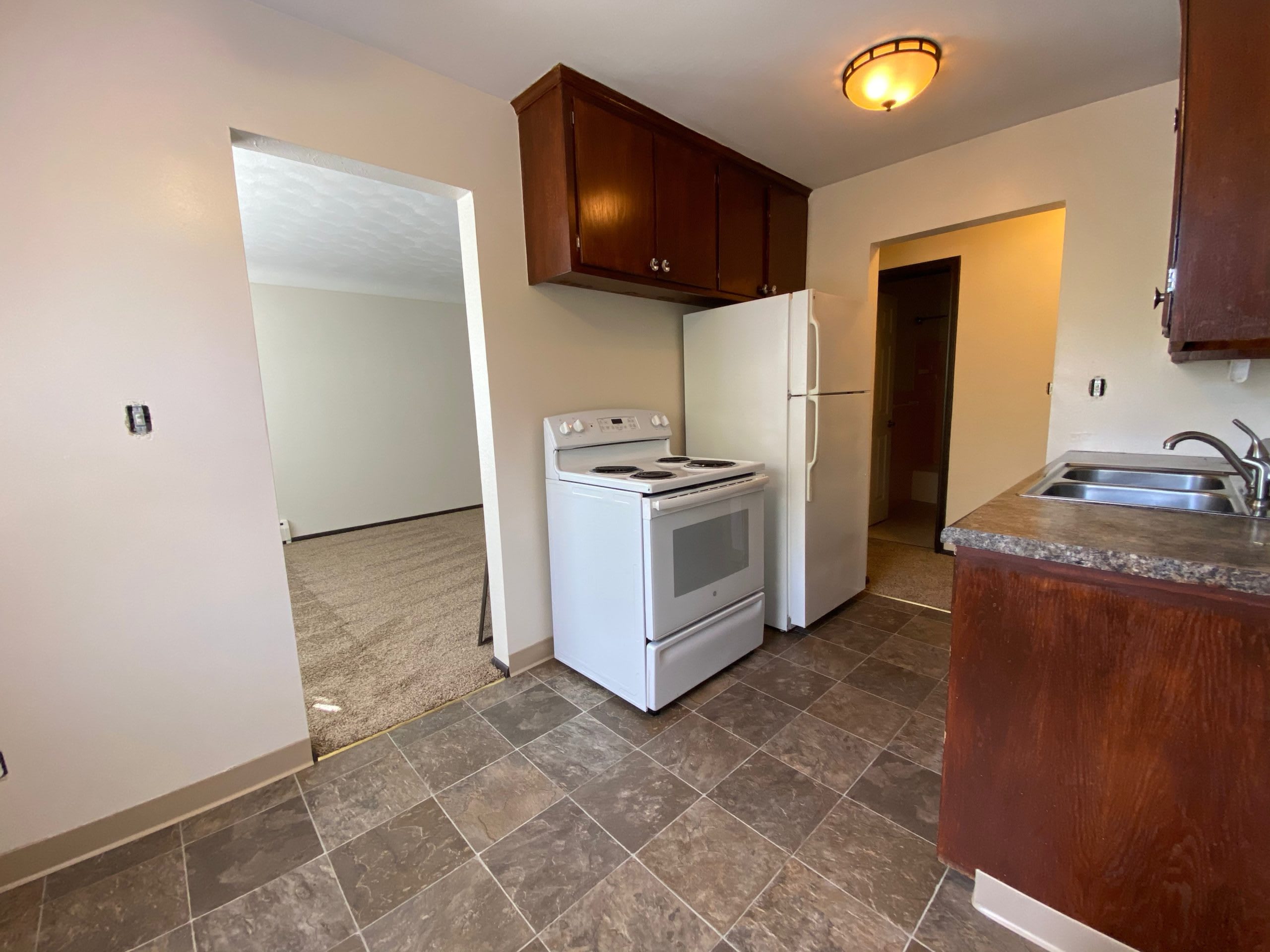 West 7th Apartments – photo 3