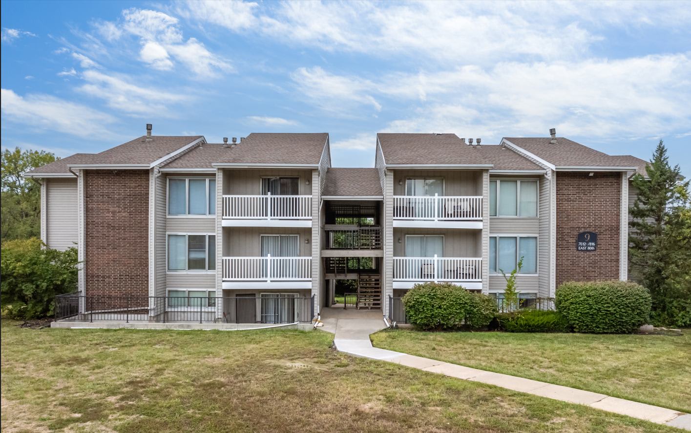 Emerald Hills Apartments – photo 2