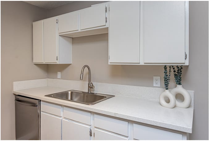 Laurel Oak Village Apartments – photo 2