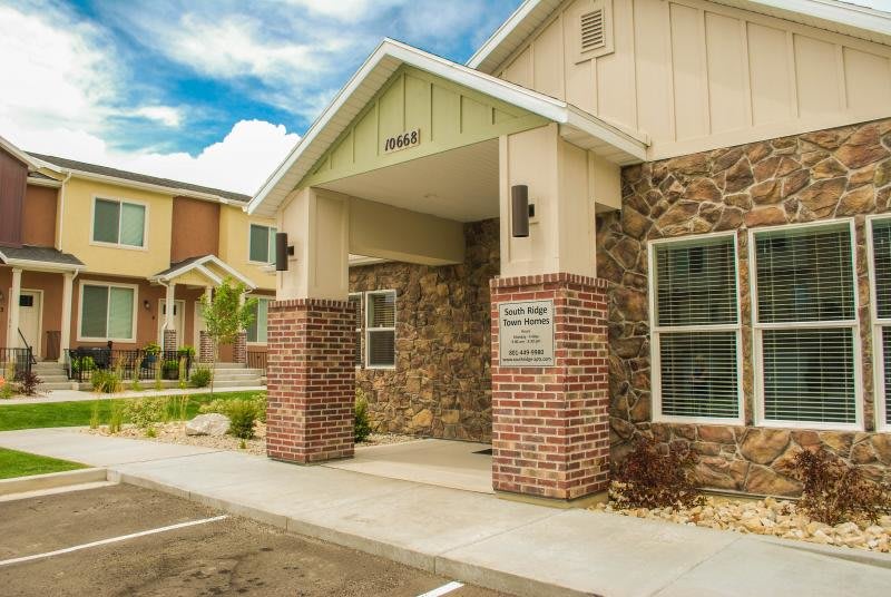 South Ridge Town Homes – photo 4