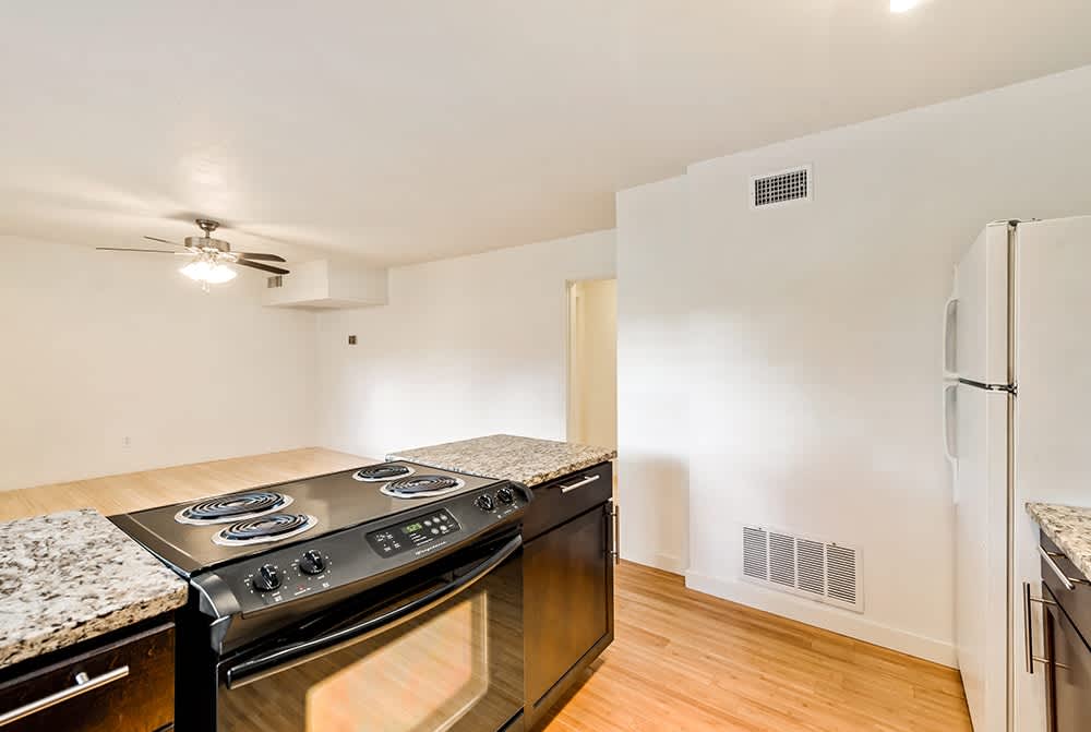 West 7th Apartments – photo 3