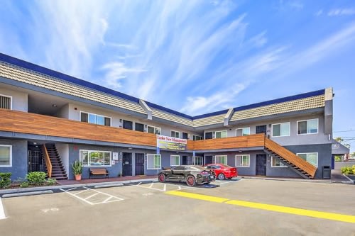 Del Amo Place Apartment Homes – photo 3