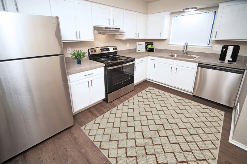 Uptown 11 Townhouses – photo 2
