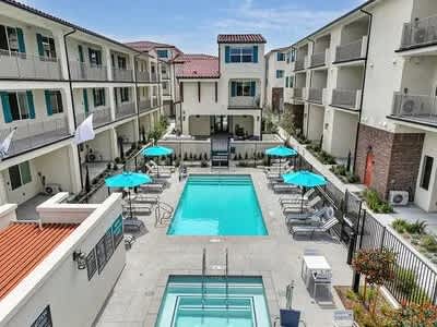 The Commodore Apartments – photo 2