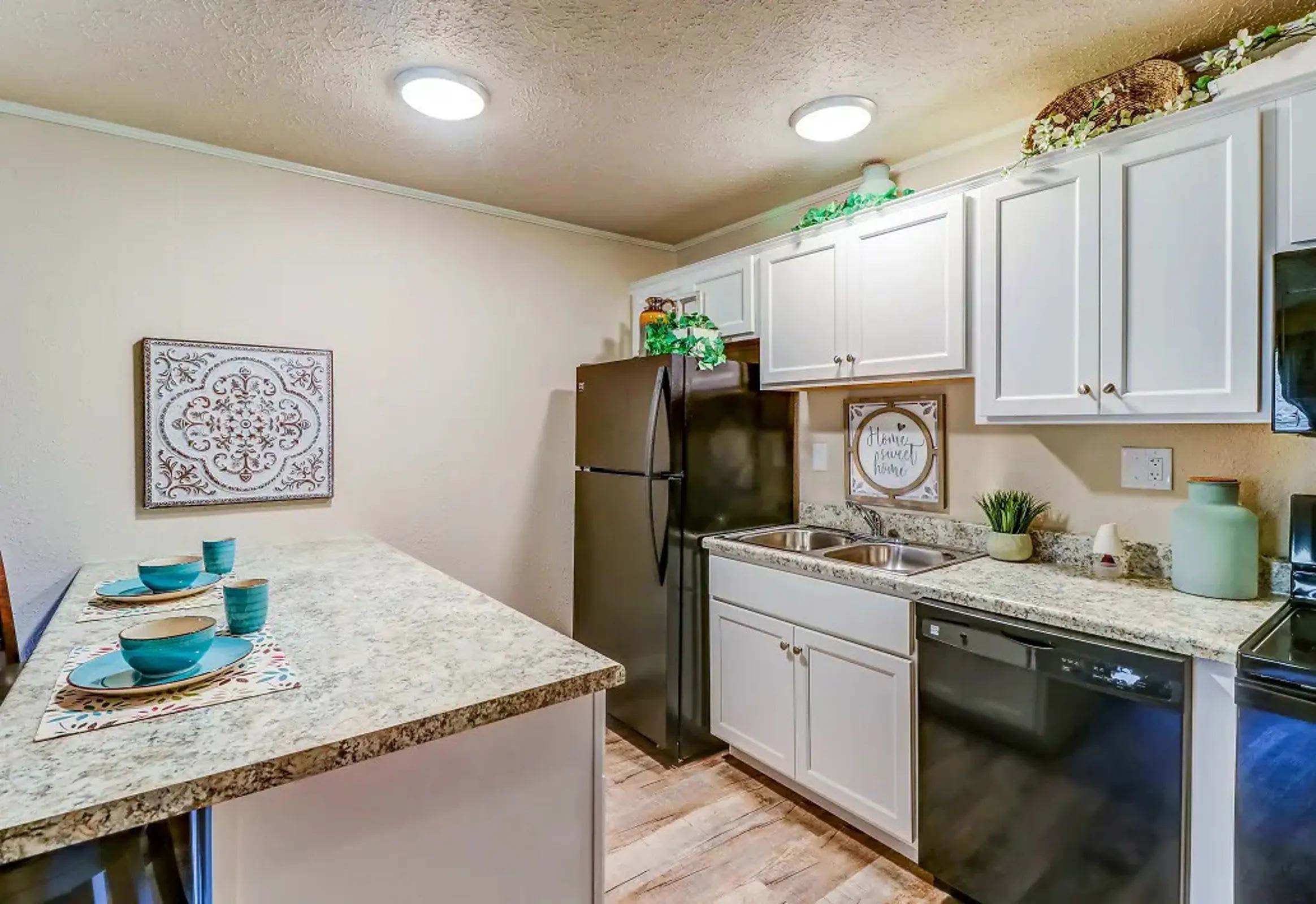 Aspen Meadows Apartments – photo 2