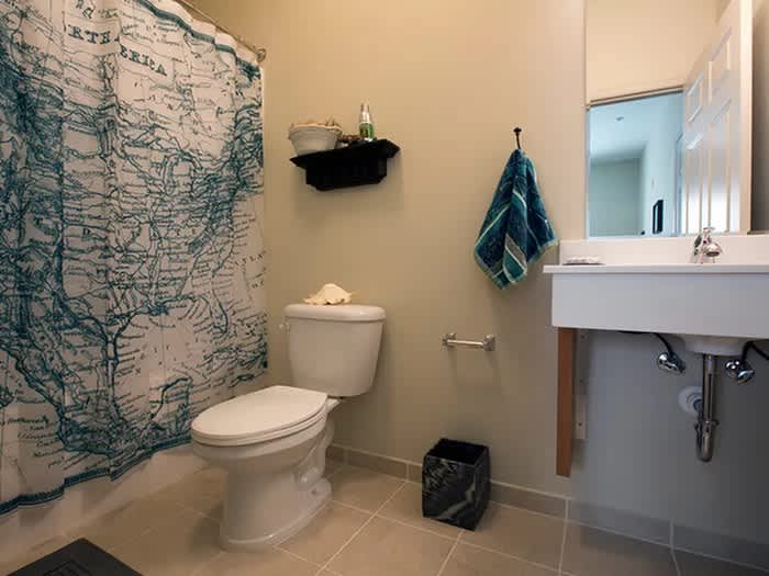 College Suites at City Station East – photo 5