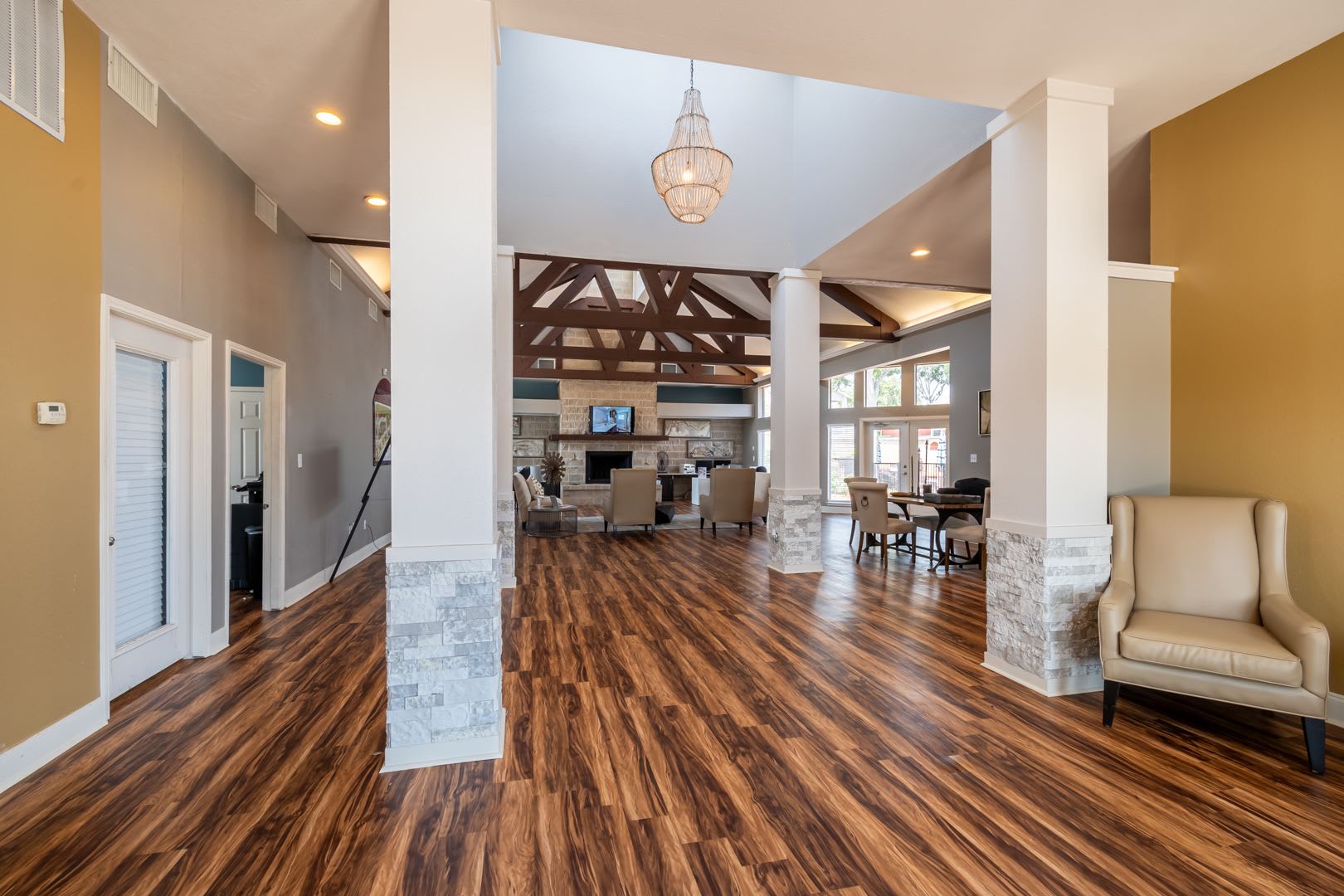 Western Station Apartments – photo 4