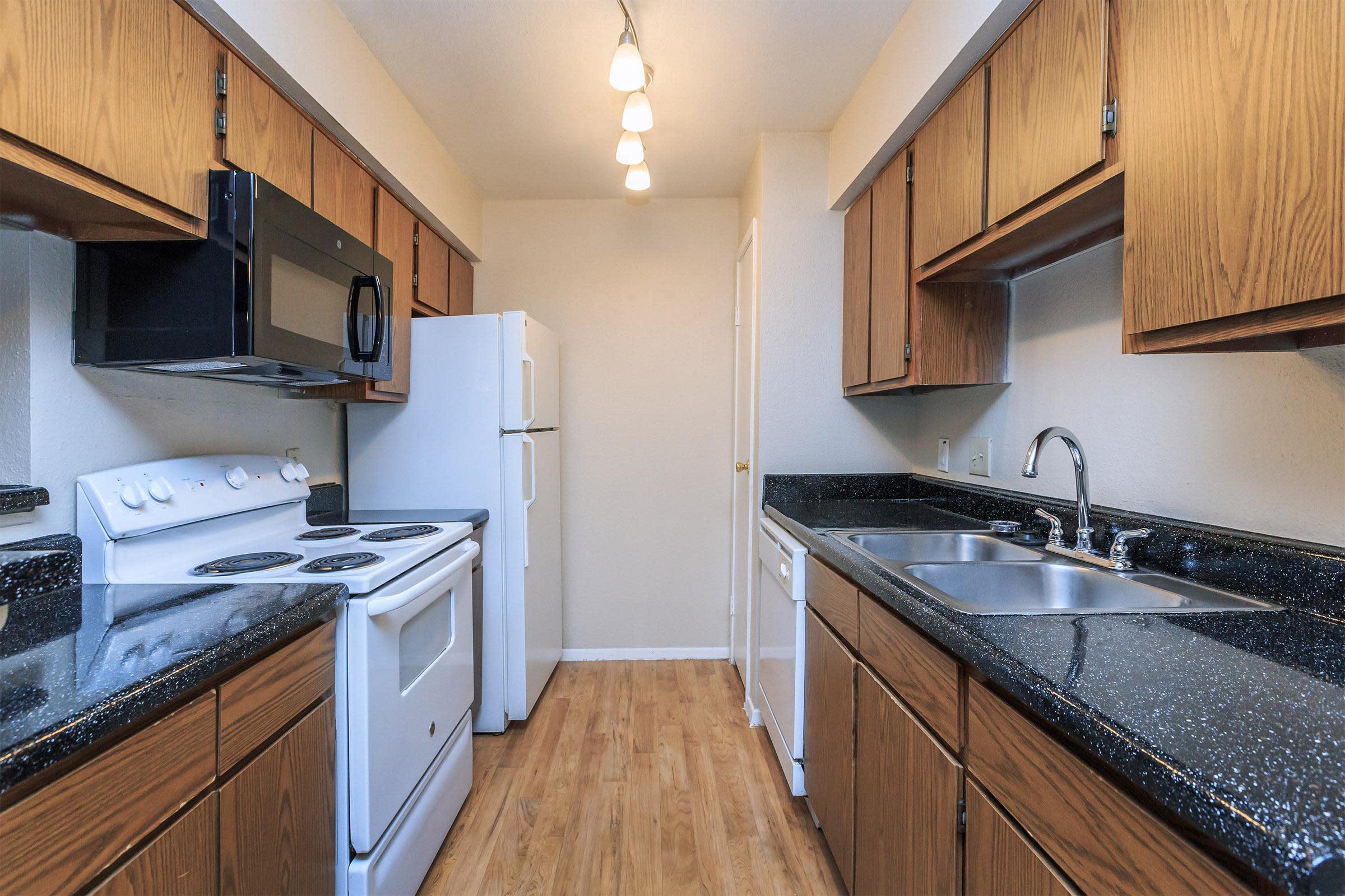 Stone Hollow Apartments – photo 2