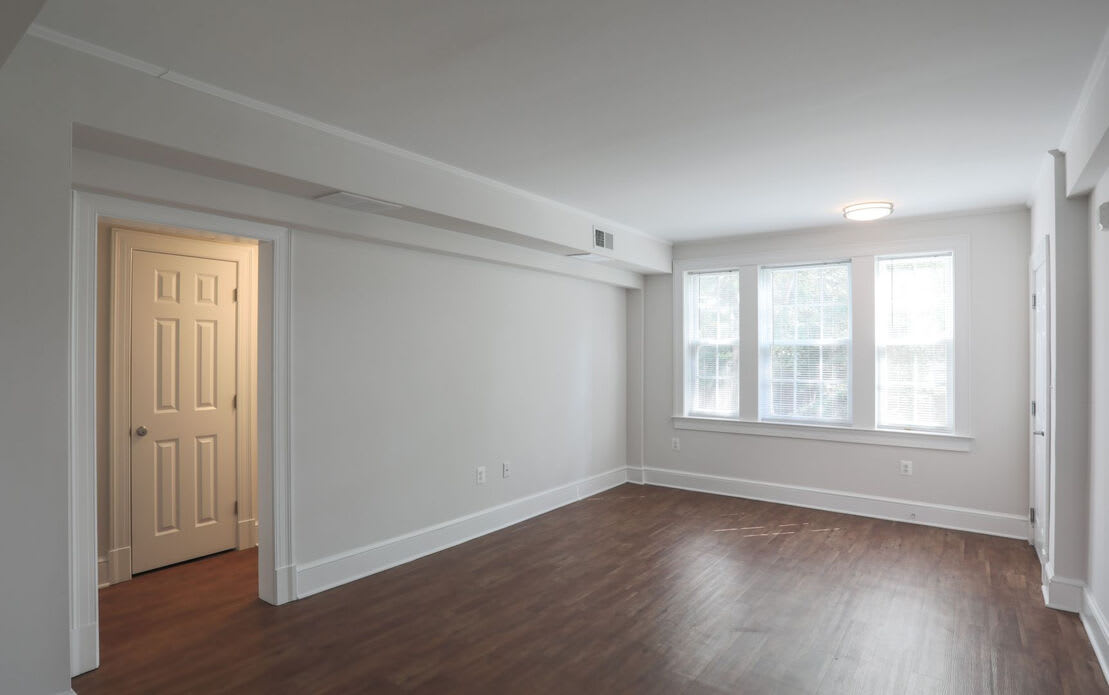 Colonial Village Apartments – photo 4
